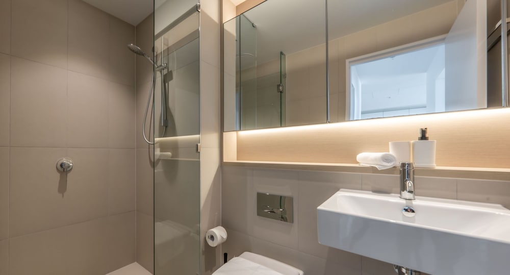 2 Bedroom Apartment with Sea Views - Photo 9