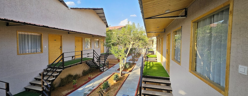 Sajjan Villa with Private Pool - Photo 5