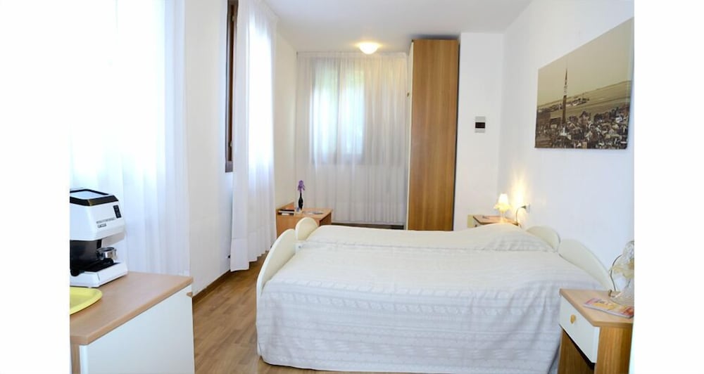 Double or Twin Room, Bathtub photo 2