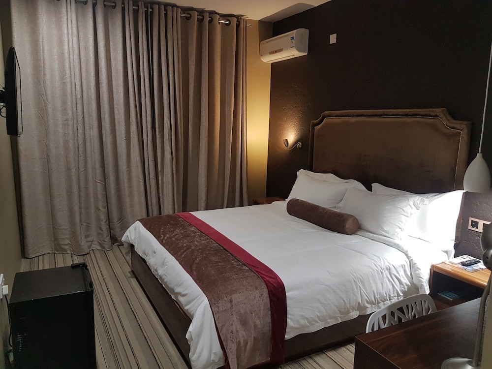 Deluxe Suite, 1 King Bed photo 2