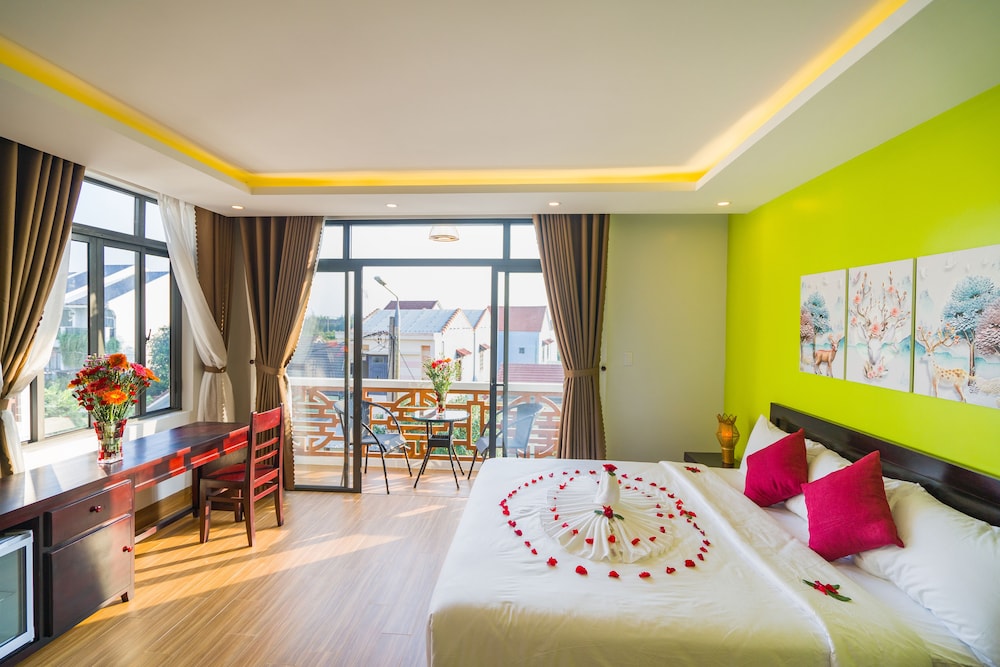 Grand Deluxe Double With Balcony - Photo 9