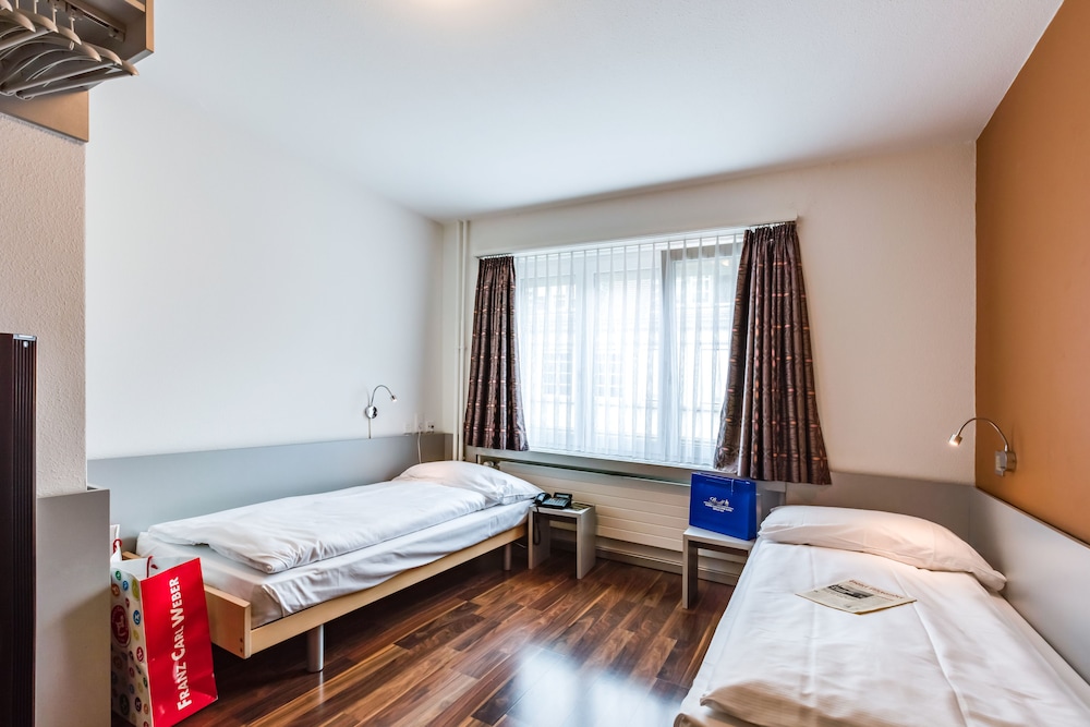 Economy Twin Room - Photo 14