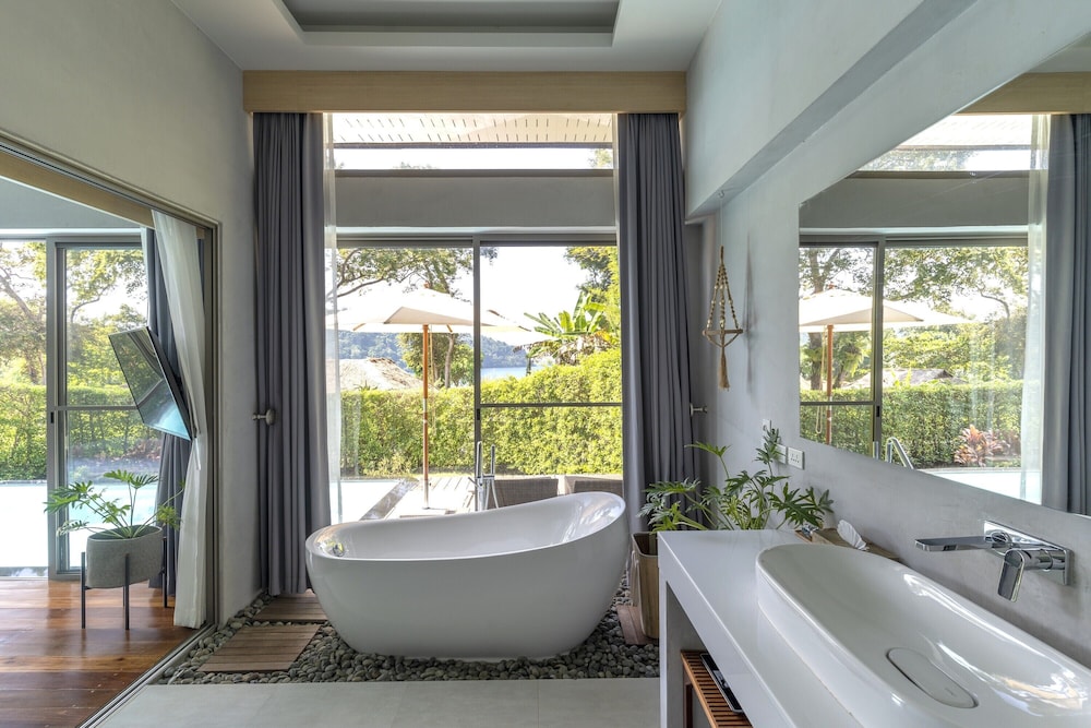 The Tropical Hill Pool Villa photo 3