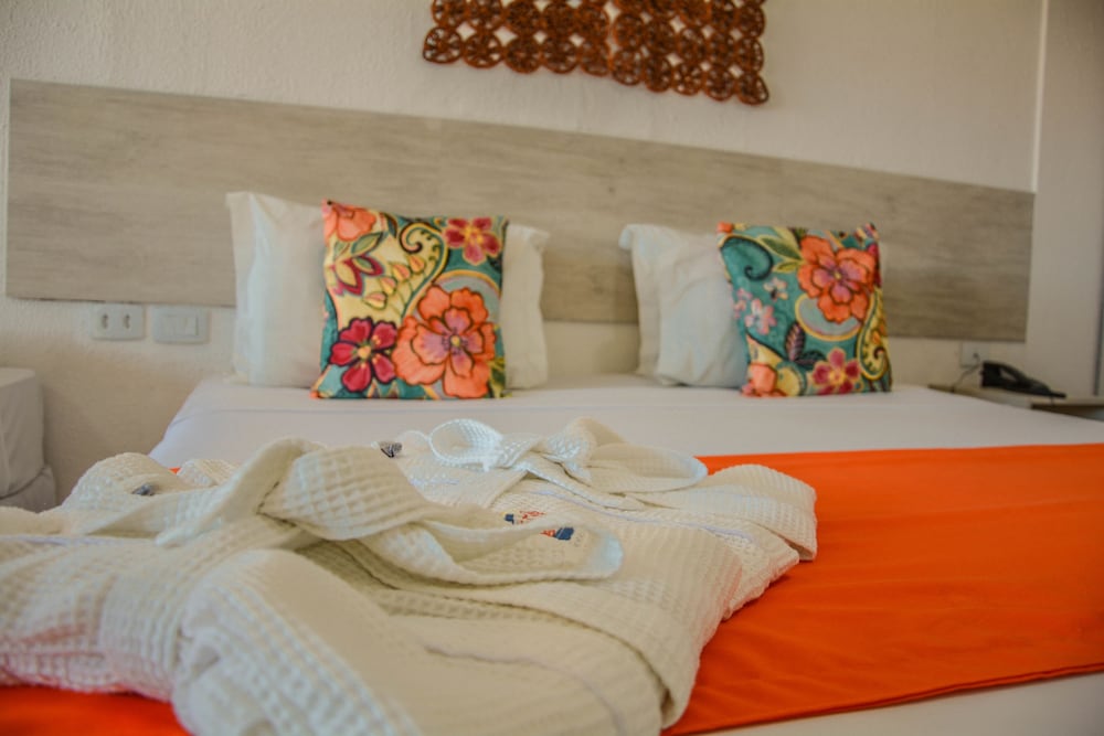 Premium Quadruple Room, Beach View photo 2
