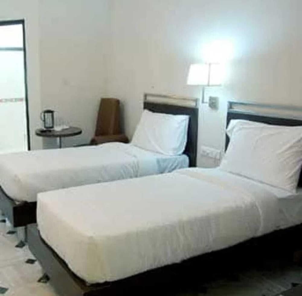 Double or Twin Room - Photo 3