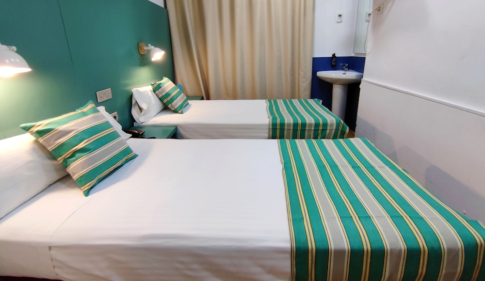 Economy Double Room with Shared Bathroom photo 2