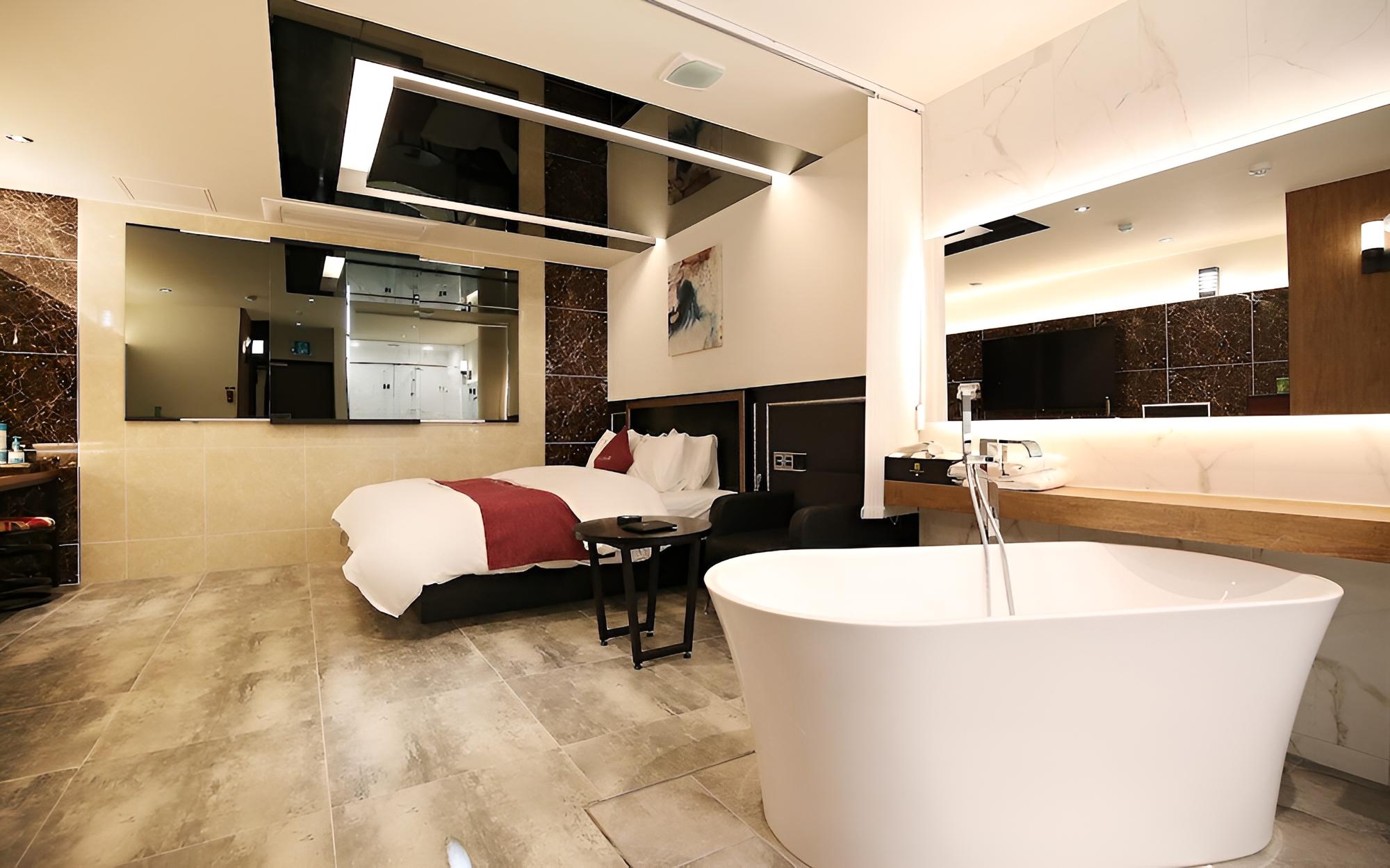 Room (Standard (luxury)) photo 3
