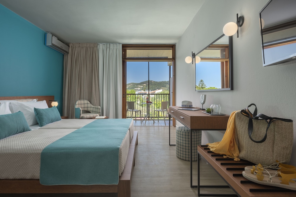 Standard Room, Partial Sea View photo 2