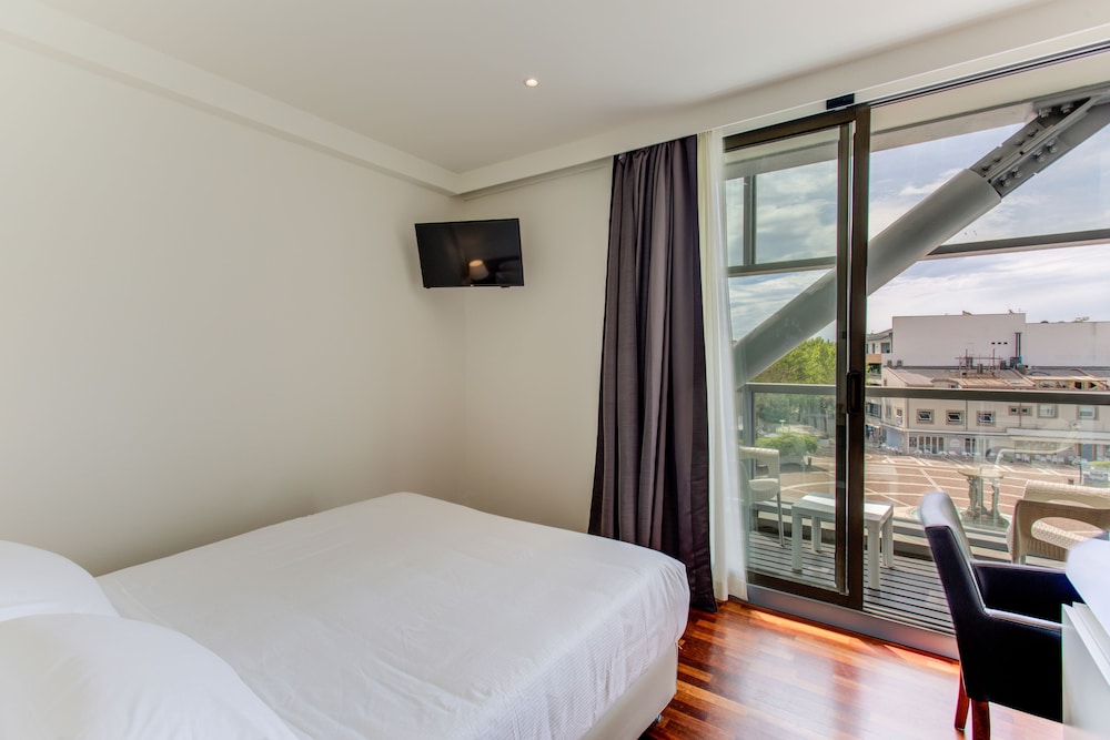 Standard Double or Twin Room - Photo 4