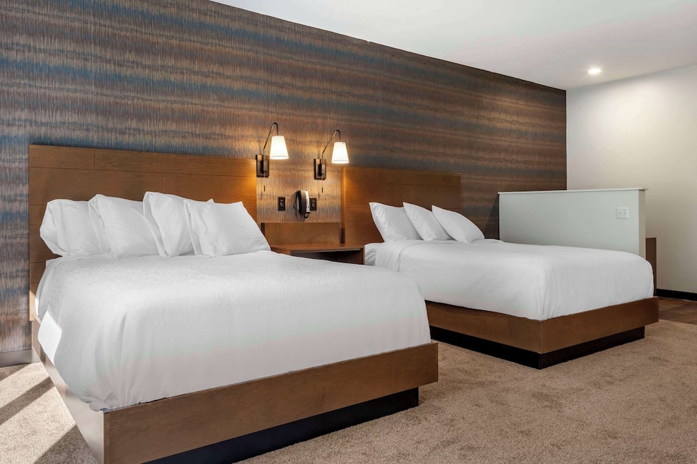 Suite, 2 Queen Beds, Non Smoking - Photo 4