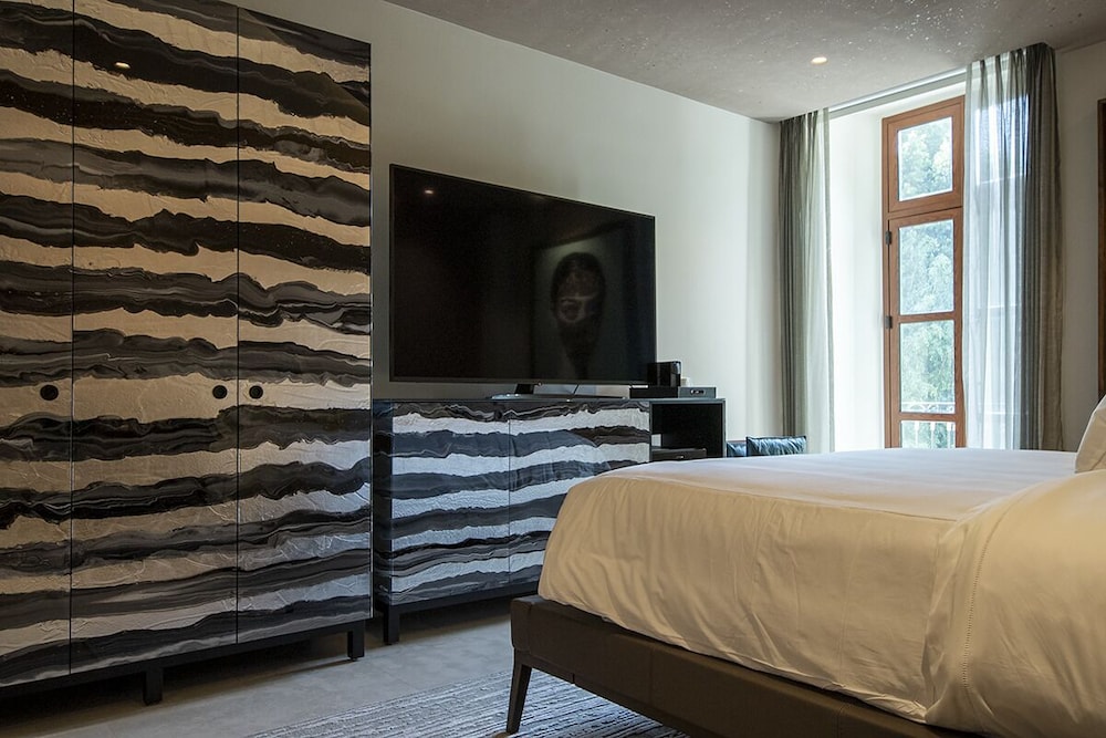 Deluxe Room, 1 King Bed - Photo 12