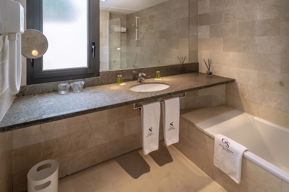 Premium Double Room Single Use - Photo 3