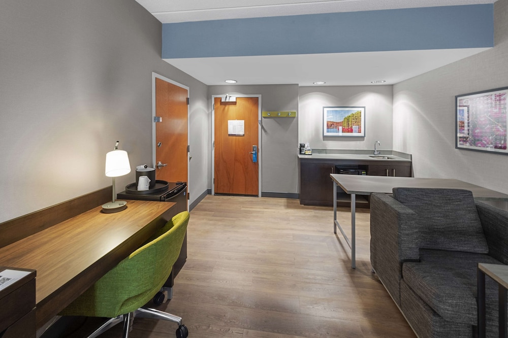 Room, 1 King Bed, Accessible - Photo 3