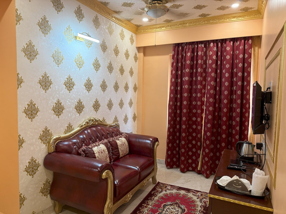 Presidential Suite, 1 King Bed with Sofa bed, Mountain View photo 2