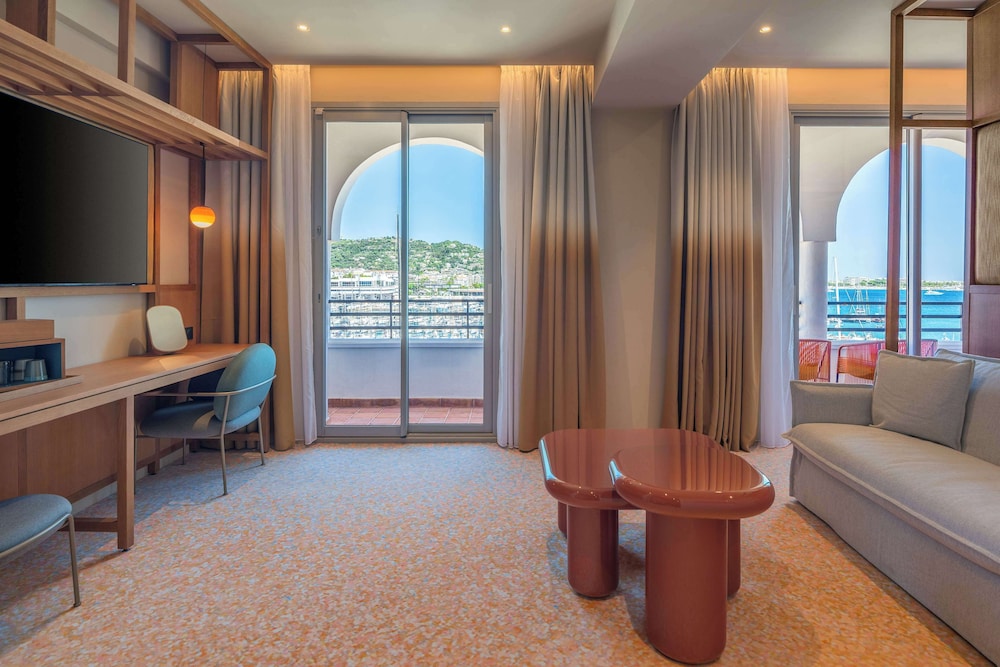 Junior Suite, 1 King Bed, Sea View