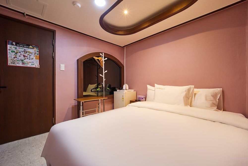 Standard Double Room - Photo 7