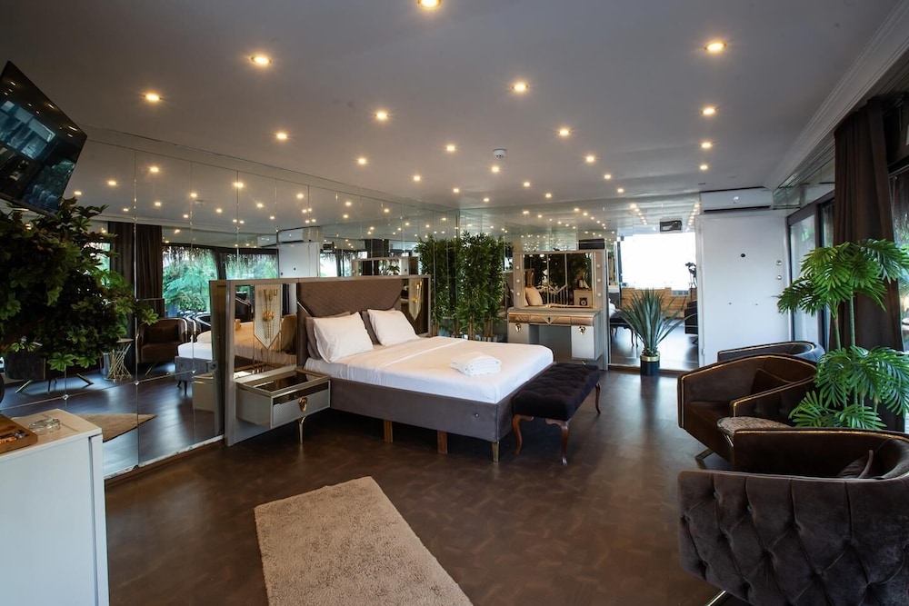 Luxury Room