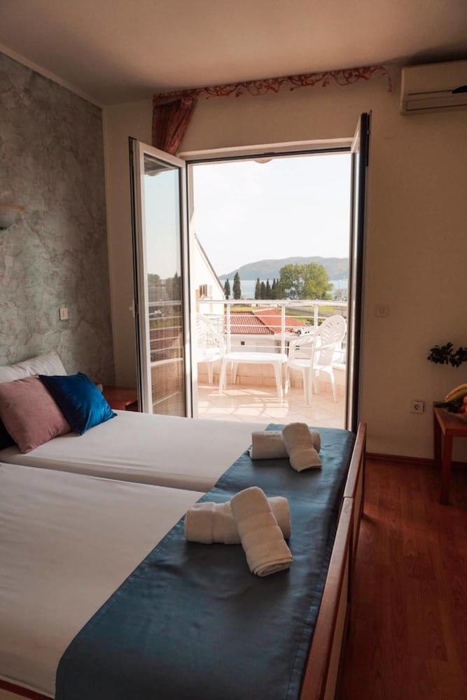 Classic Double Room, 2 Twin Beds, Sea View