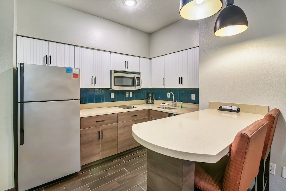 Suite, 2 Bedrooms, Kitchen - Photo 10