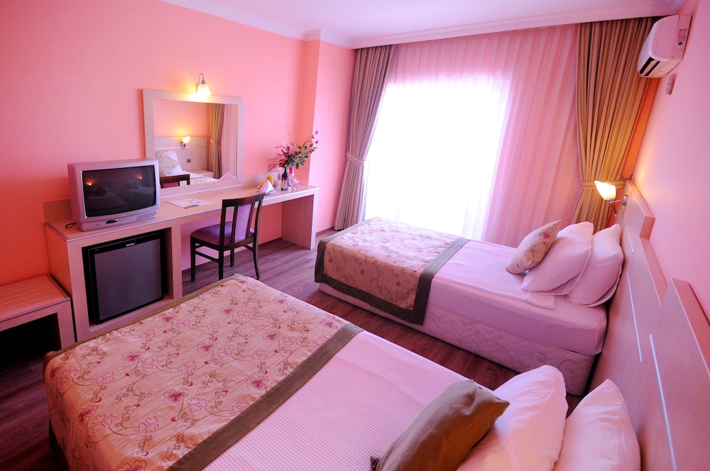 Standard Double or Twin Room photo 1