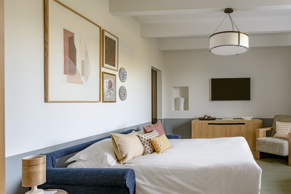 Deluxe Suite photo 3