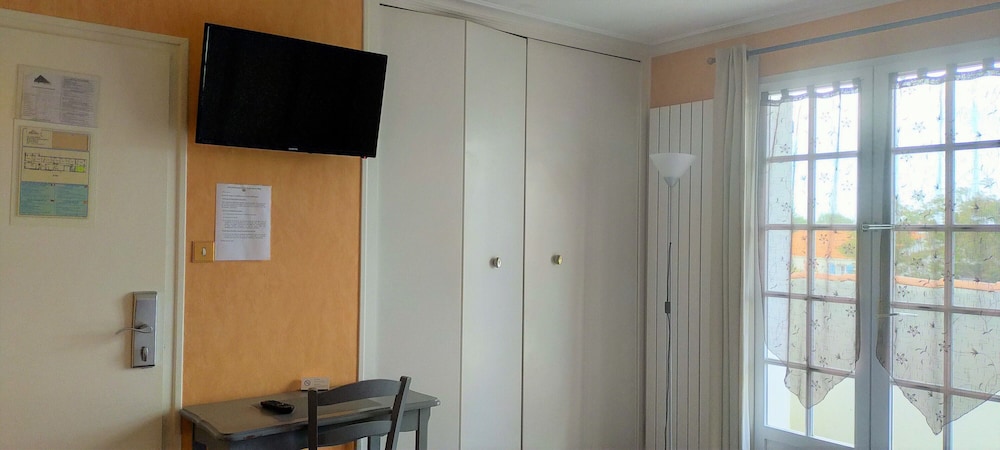 Standard Double Room - Photo 7