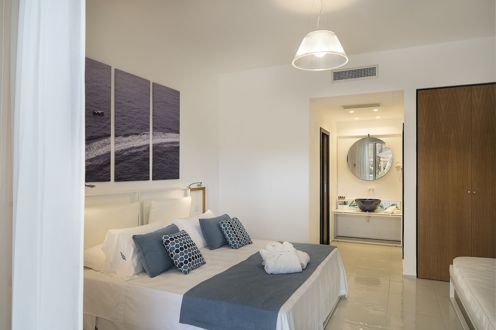 Triple Room, Sea View - Photo 7