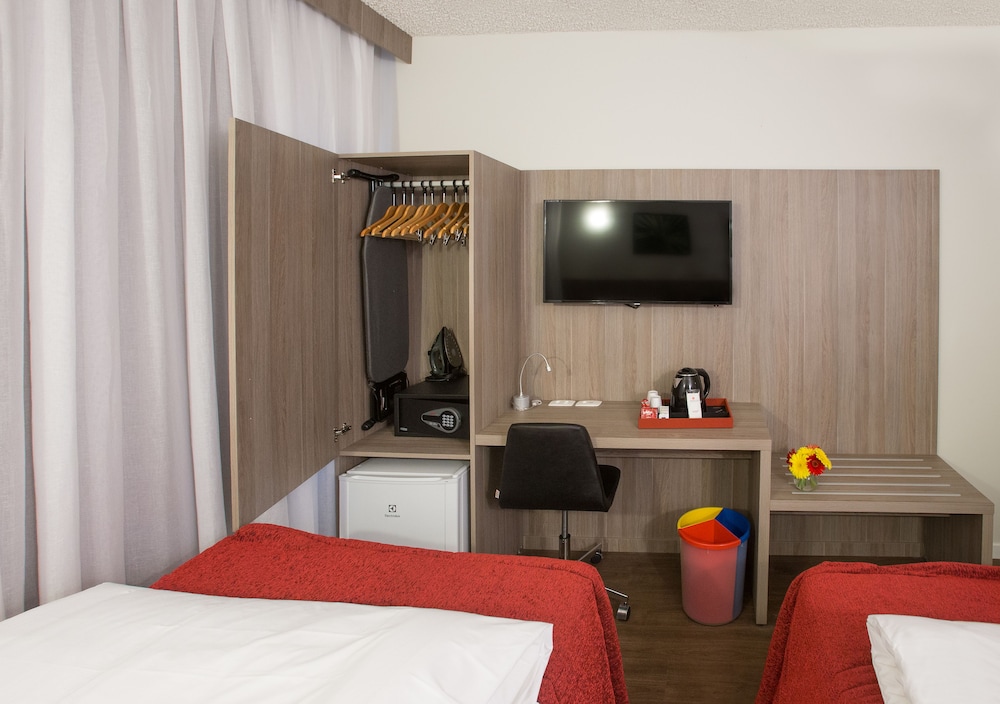 Standard Twin Room, 2 Twin Beds photo 2