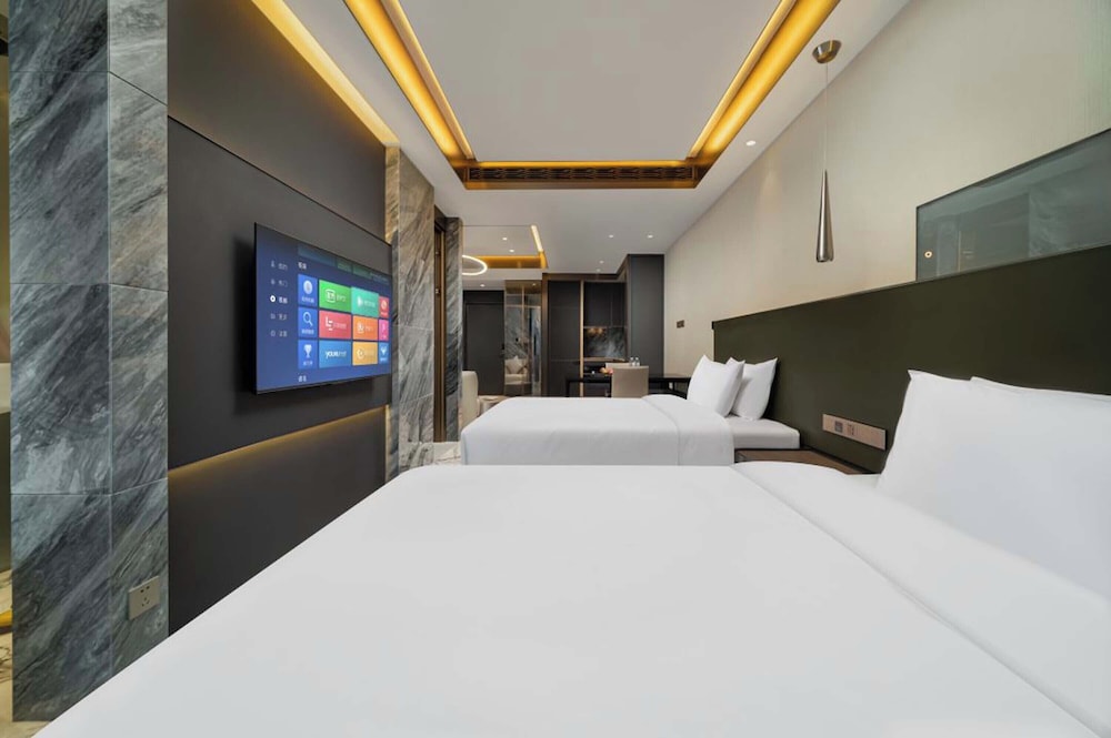 Luxury Twin Room, City View