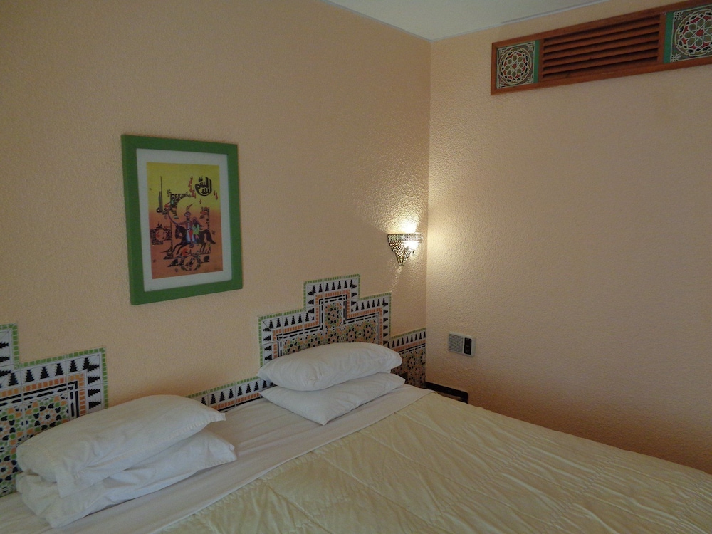 Standard Double or Twin Room, Pool View photo 2