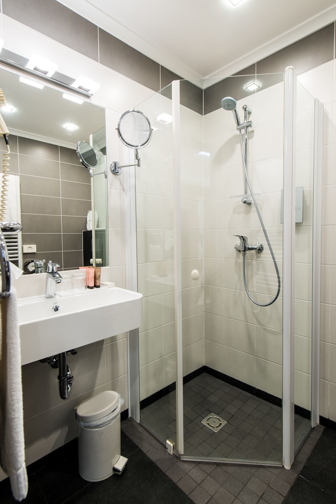 Small Double Room - Photo 5