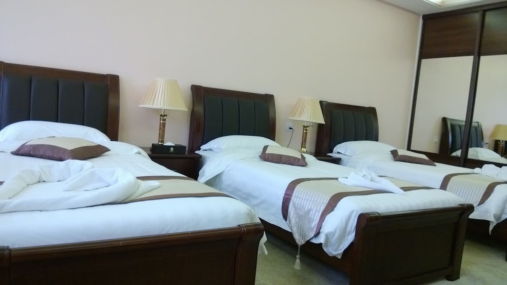 Standard Triple Room, City View photo 3