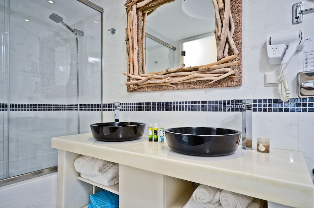 Double Room - Photo 9
