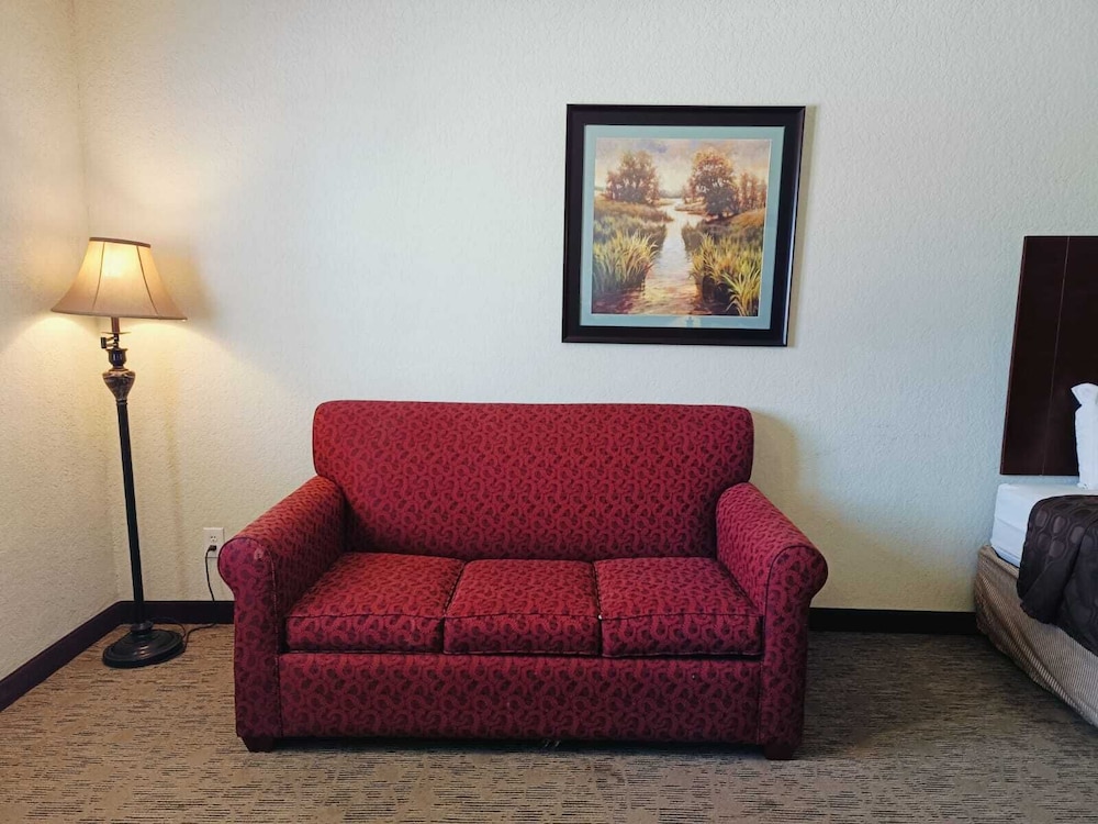 2 Queen Beds with Sofa Bed photo 2