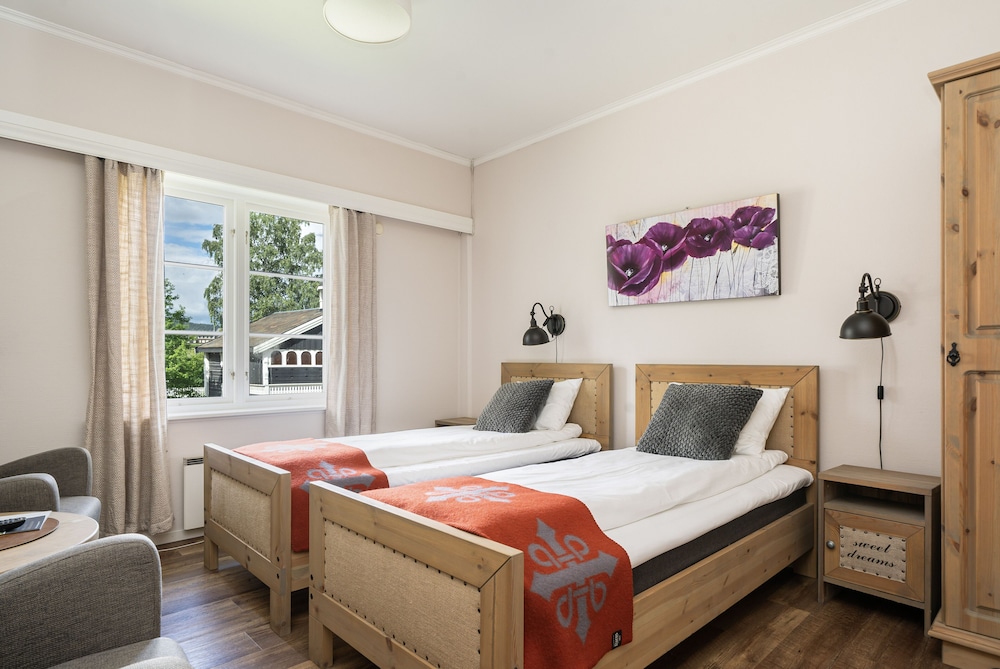 Standard Twin Room - Photo 1