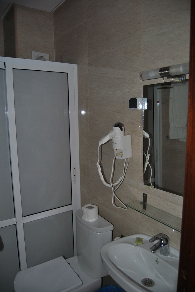 Basic Double or Twin Room, Non Smoking photo 1