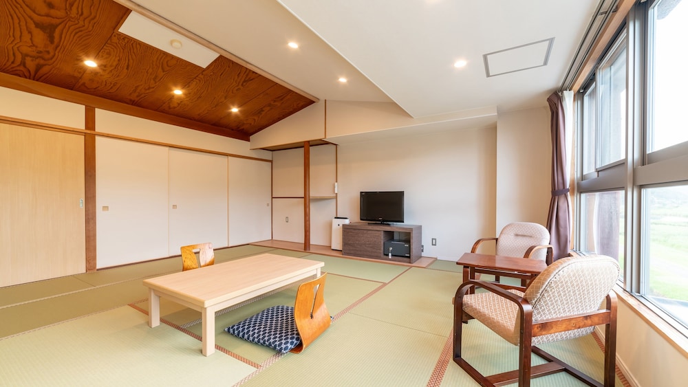 Standard Japanese Style Room with 10 Tatami Mats (River Side) - Shared Bathroom - Non-Smoking