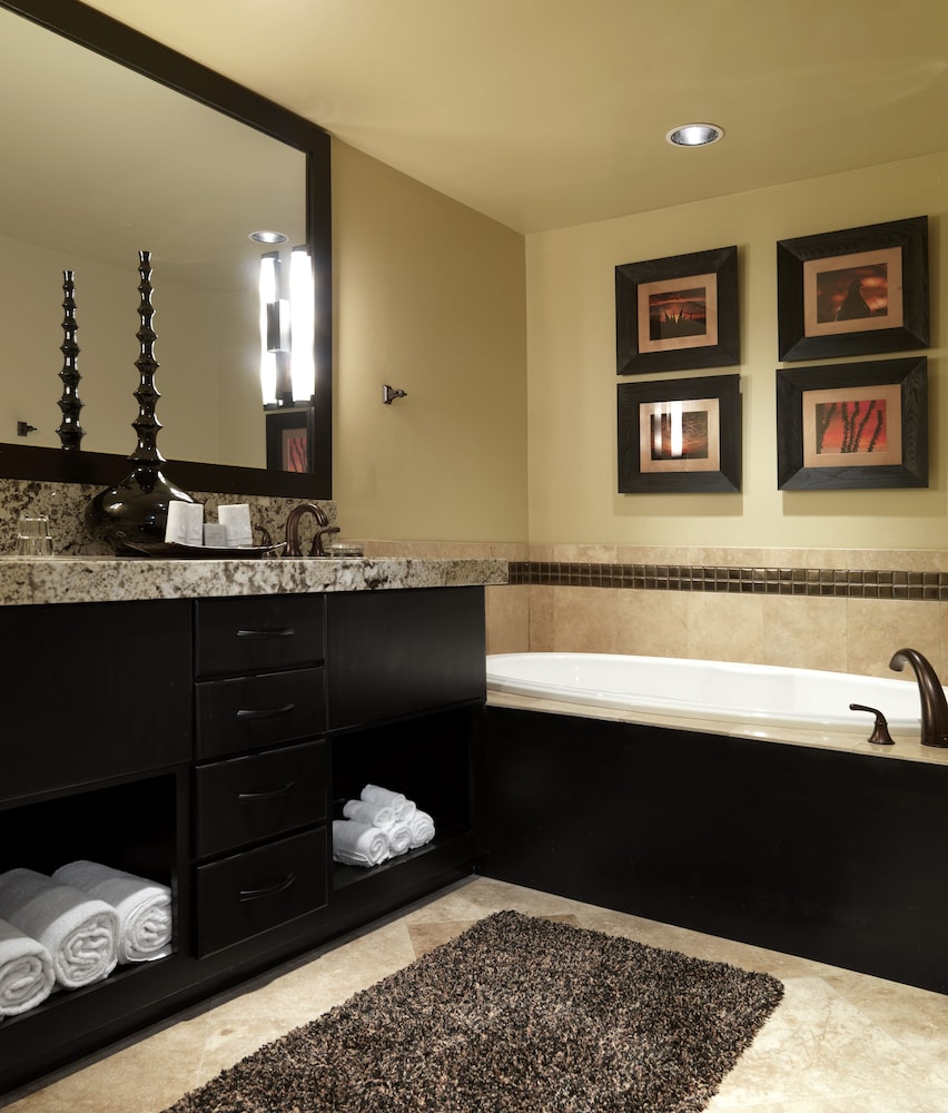 Suite, 3 Bedrooms