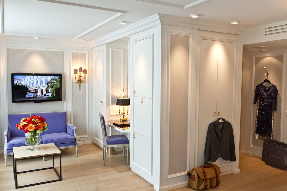 Junior Suite, 1 King Bed thumbnail 6