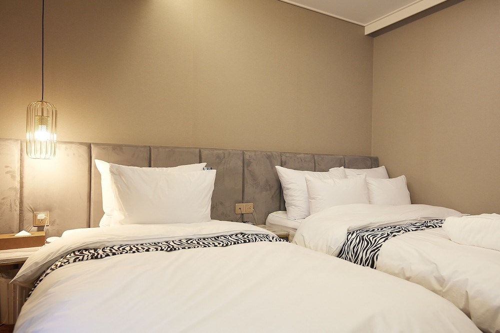 Deluxe Twin Room - Photo 7