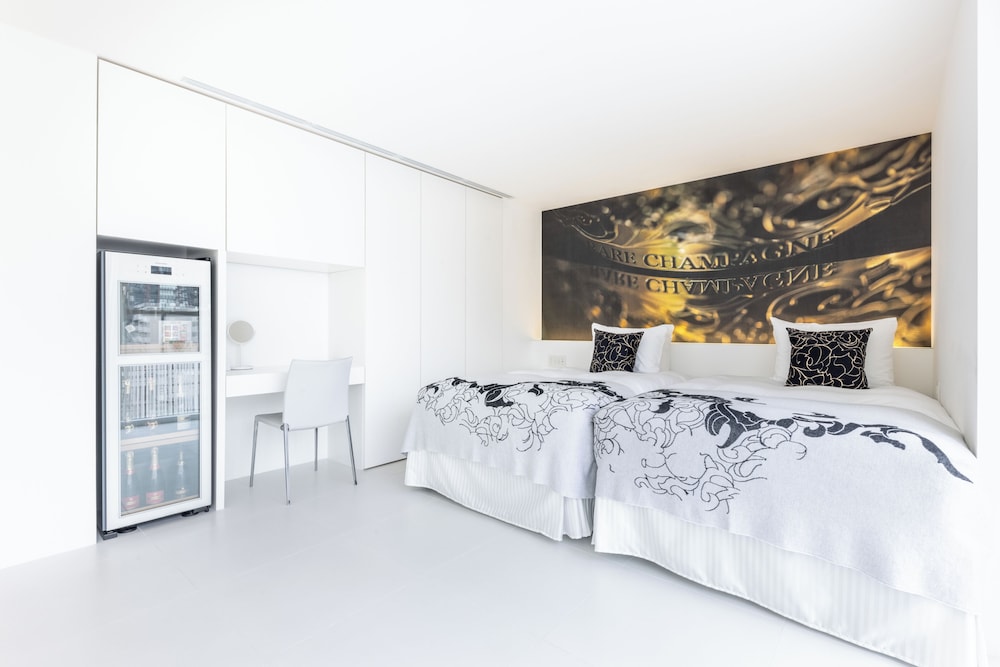 Upper Floor Deluxe Twin Room, Non Smoking (11F-13F)
