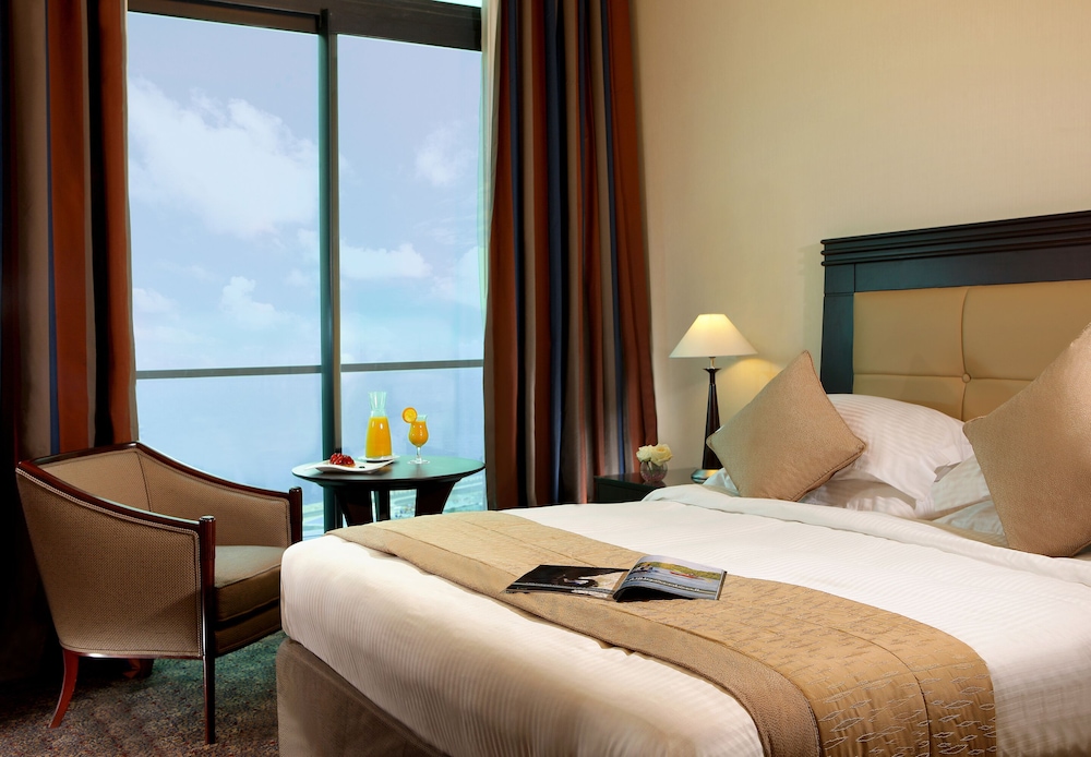 Studio, 1 King Bed, Sea View - Photo 1