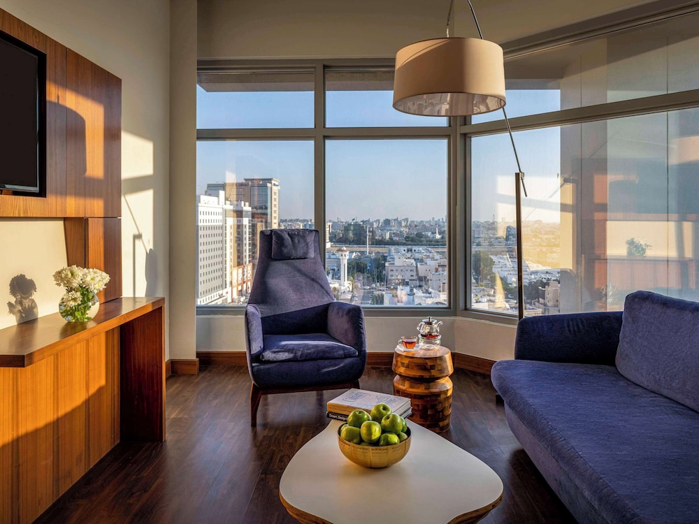 Superior Suite, 1 King Bed with Sofa bed