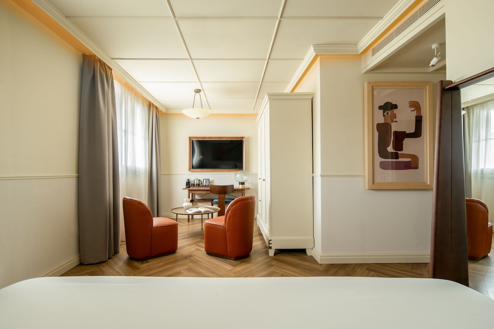 Family Room, 2 Bedrooms