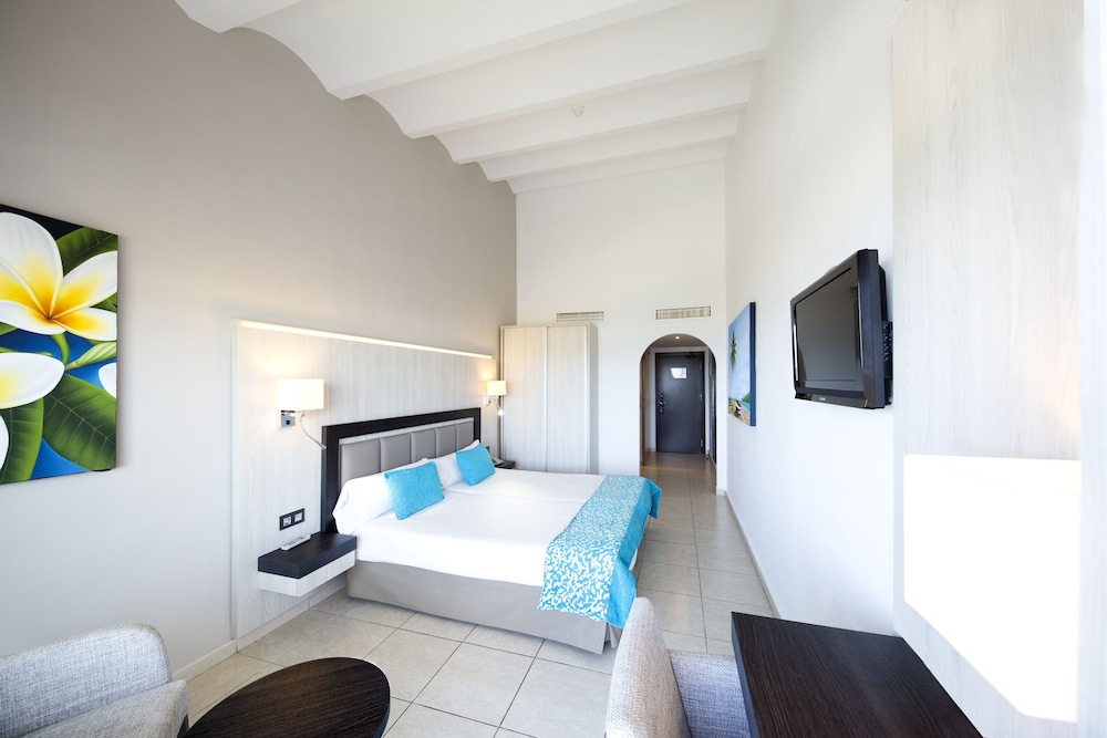 Double Room (2 Adults + 2 Children)