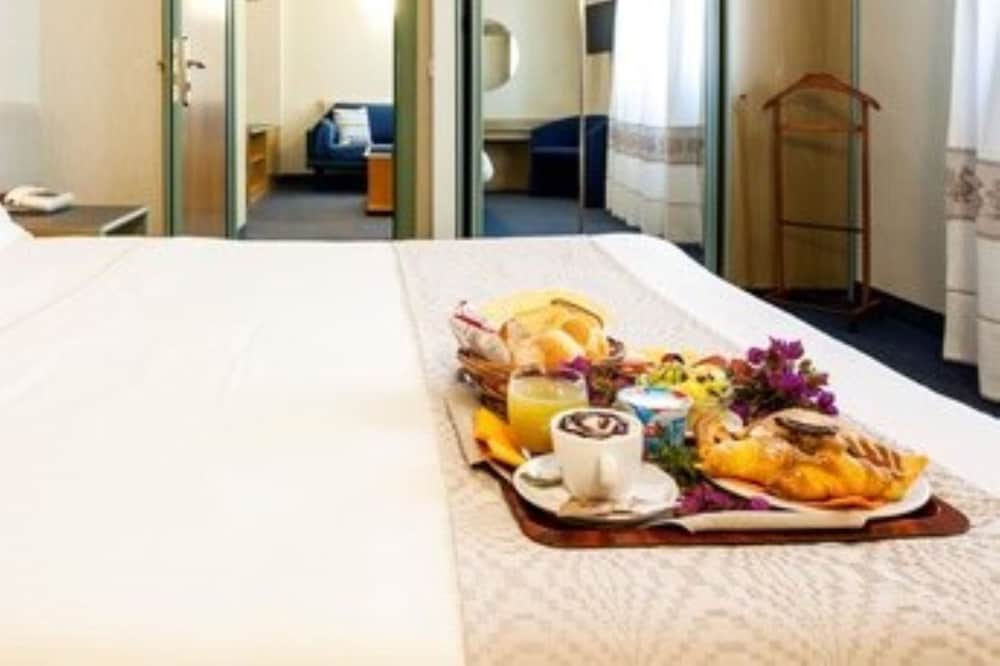 Standard Room, 2 Twin Beds - Photo 3