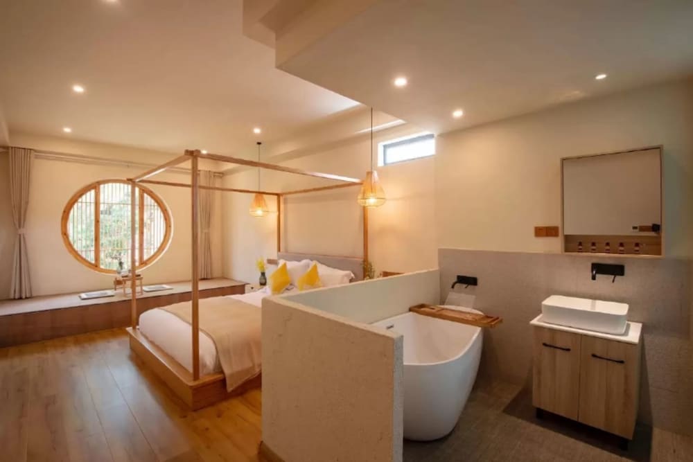 Double Room with Bathtub photo 2