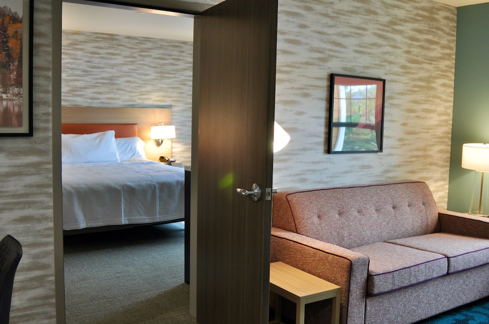 Suite, 1 King Bed, Accessible (Hearing) - Photo 1