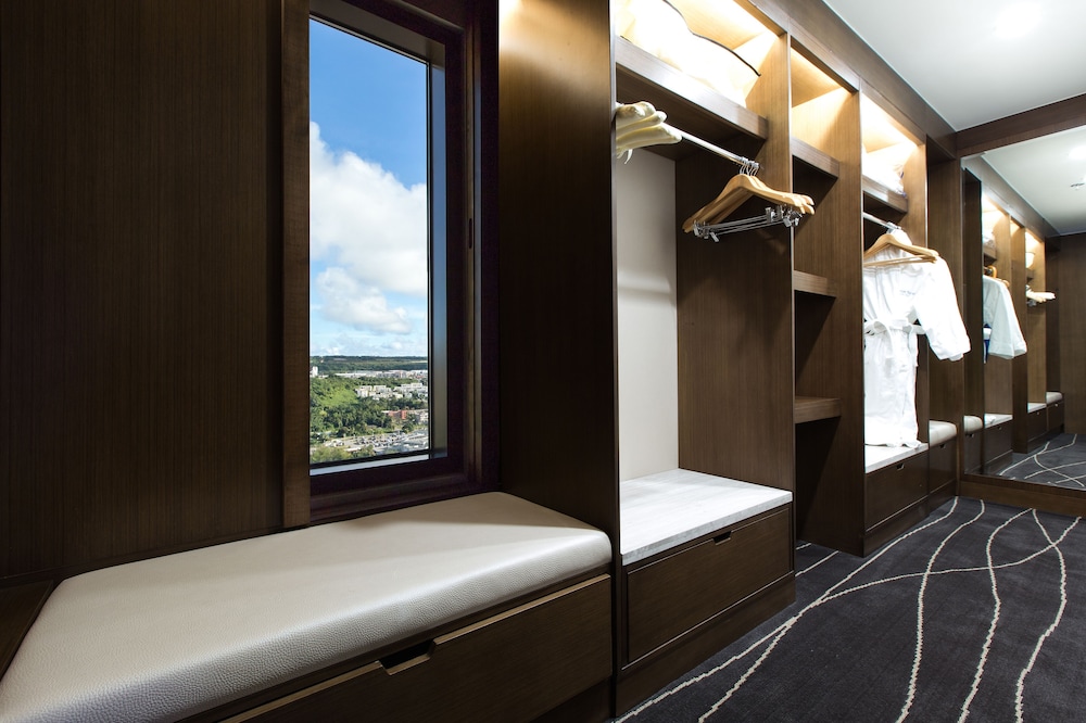 Executive Suite, 2 Double Beds- Children (6-11 yrs old) will incur additional charge for breakfast photo 2