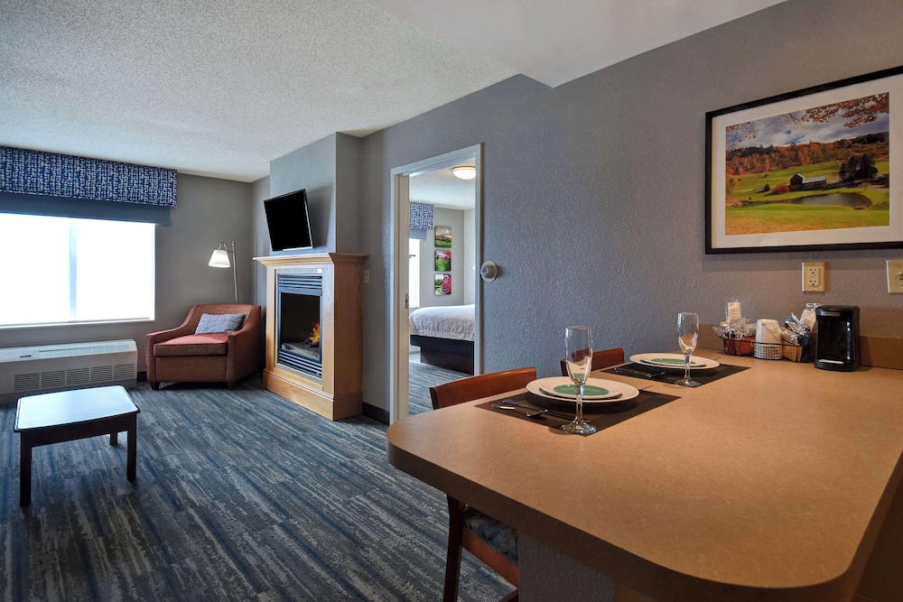 Suite, 1 King Bed, Jetted Tub - Photo 4